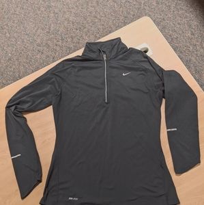 Nike Medium Long Sleeve